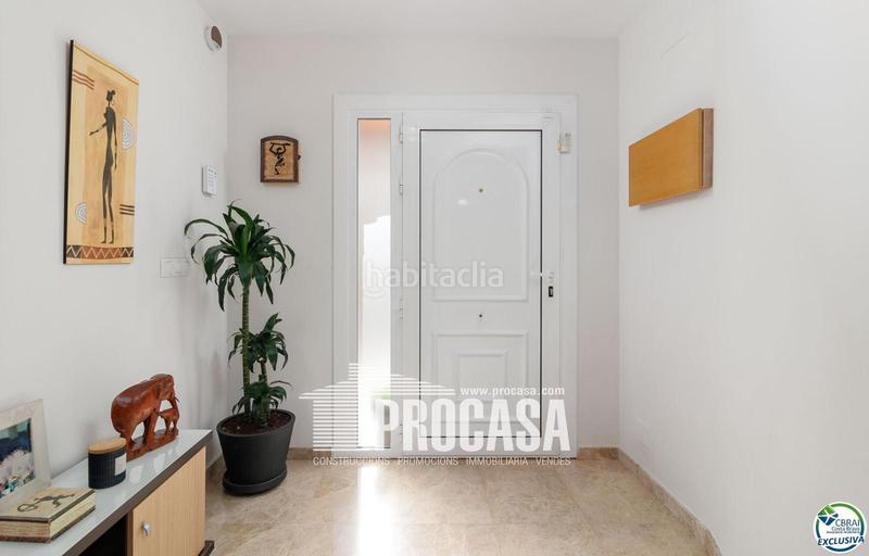 Foto 5103e7ac-a8a3-491f-a65f-f5f307958a9c. Casa adossada amb calefacció aparcament piscina a Empuriabrava