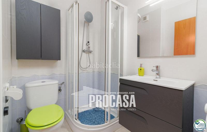Foto 5f2990d8-2bfd-4920-9456-0861c995500c. Casa adossada amb calefacció aparcament piscina a Empuriabrava