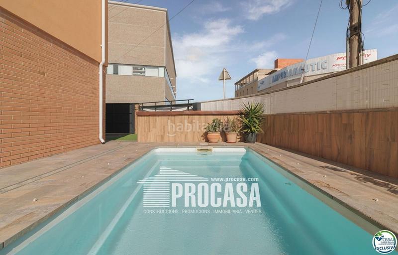 Foto 91129de5-c8cc-4a9e-b95e-179c2193f760. Casa adossada amb calefacció aparcament piscina a Empuriabrava
