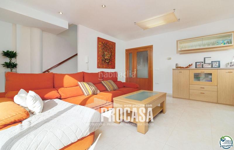Foto b814bbba-218f-4ece-861a-cace78e420c6. Casa adossada amb calefacció aparcament piscina a Empuriabrava