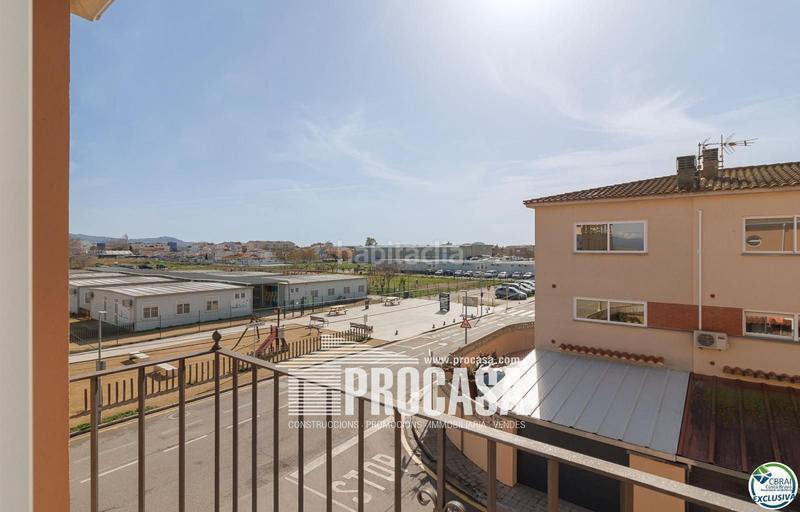 Foto bc6b36dc-5e49-445d-be65-37212c71c326. Casa adossada amb calefacció aparcament piscina a Empuriabrava