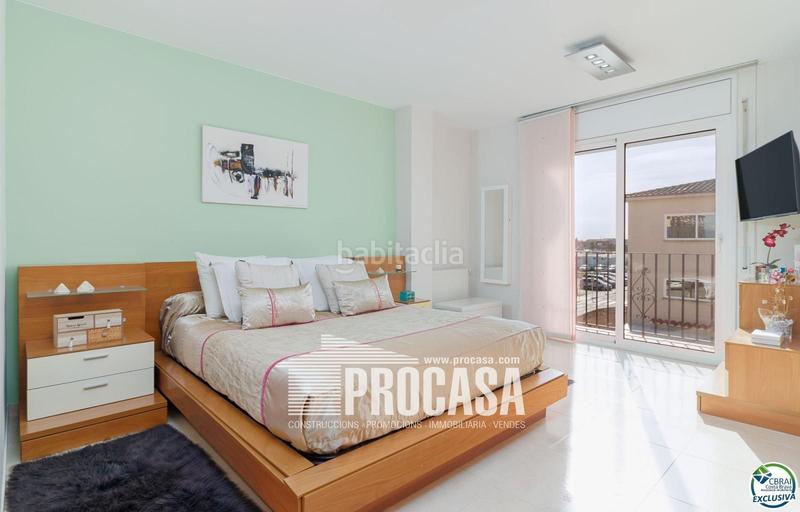 Foto d2be6961-170a-4397-9f15-460000653861. Casa adossada amb calefacció aparcament piscina a Empuriabrava