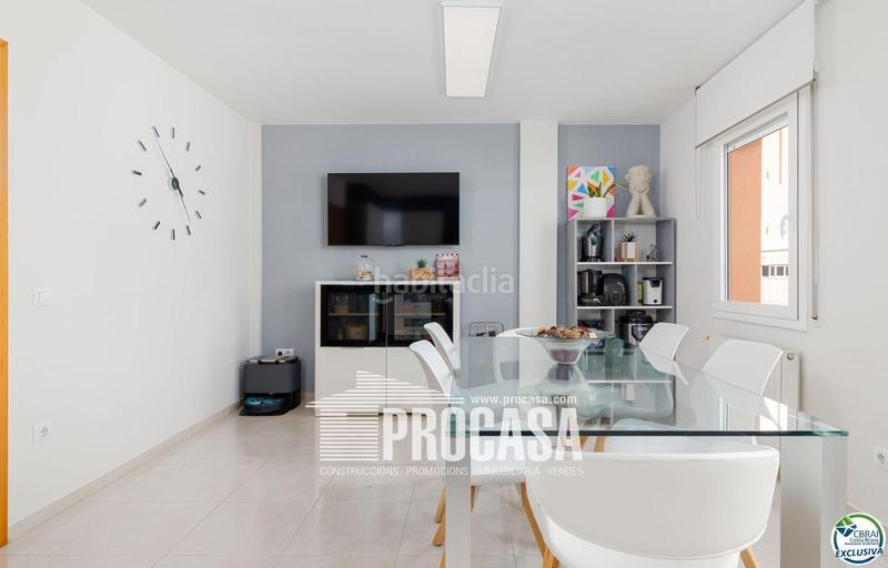 Foto f6f019f7-7ee1-48e5-914a-fa6cabee460e. Casa adossada amb calefacció aparcament piscina a Empuriabrava