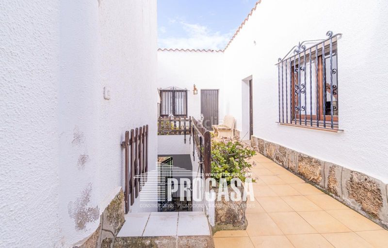 Foto 76a87c4c-b9aa-4e2c-b154-21f1a5a3c954. Xalet amb aparcament a Puig Rom-Canyelles-Almadrava Roses