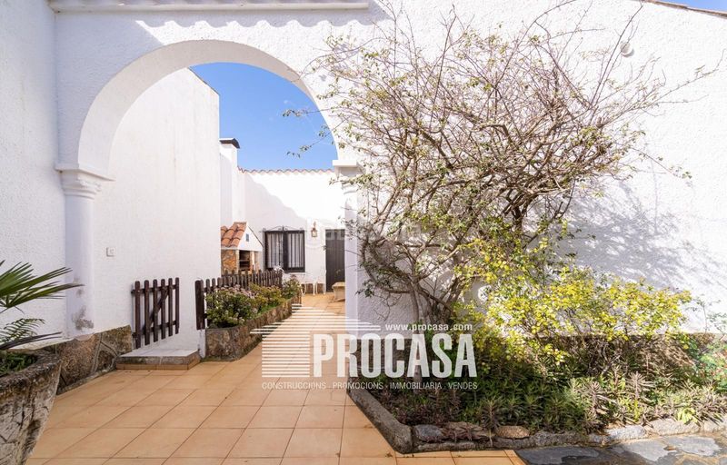 Foto 771e4af8-7c86-4406-9a86-03826e951685. Xalet amb aparcament a Puig Rom-Canyelles-Almadrava Roses