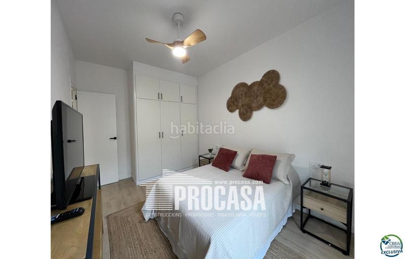 Foto 1d1000ed-a738-4a35-aeb1-bc3dd7cc5977. Piso apartamento de 2 habitaciones totalmente reformado en pleno centro en Empuriabrava