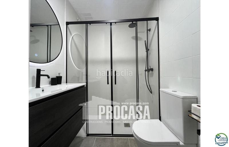 Foto 445be66e-bf50-48cd-94a2-b3379a21e3de. Piso apartamento de 2 habitaciones totalmente reformado en pleno centro en Empuriabrava