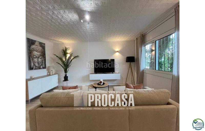 Foto 5026674d-74bb-424d-936c-425d8e65ccaa. Piso apartamento de 2 habitaciones totalmente reformado en pleno centro en Empuriabrava