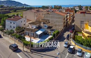 Xalet  Puigmal. Casa grande con piscina y garaje ubicada en zona tranquila