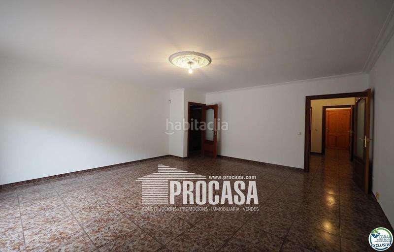 Foto 5abf9d30-e475-4e61-bed3-bb0f04e76895. Piso apartamento amplio céntrico y a 250 m de la playa en Roses
