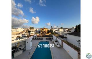Xalet  Falconera. Casa con piscina y amarre cerca del mar