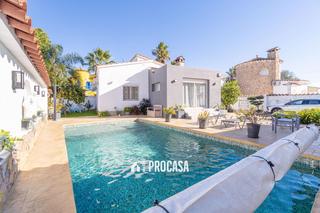 Xalet  Montseny. Casa en empuriabrava con piscina privada y orientación suroeste