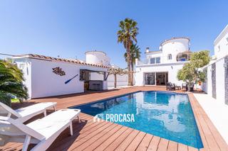 Xalet  Norfeu. Magnfica casa al canal, orientacin sur