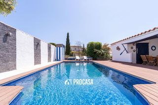 Chalet  Norfeu. Magnífica casa al canal, orientación sur