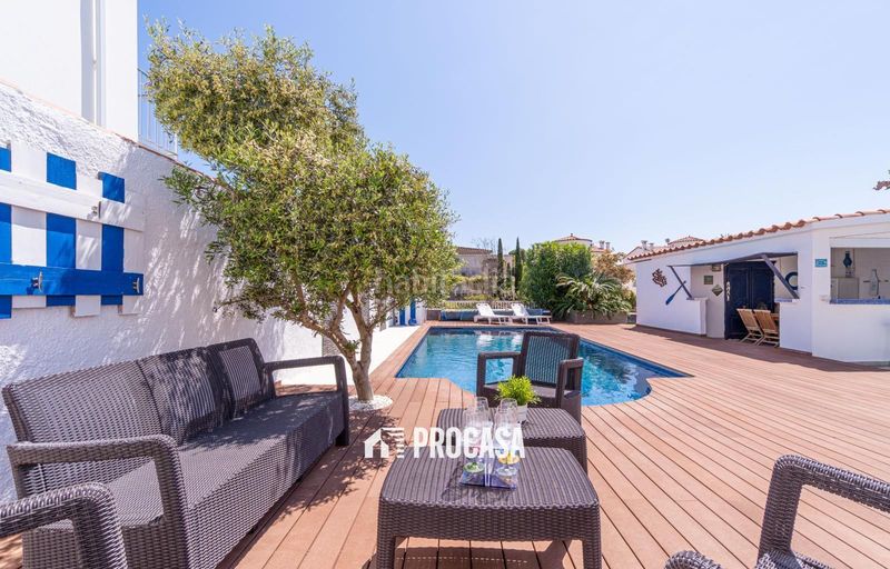 Foto c6a38e67-d1e5-411e-b4e4-408fe53e428d. Xalet amb calefacció aparcament piscina a Cap Ras - Creus - Falconera Empuriabrava