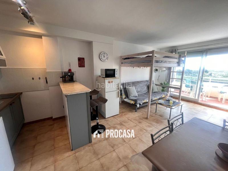 Foto 99306b4b-7875-4f65-8a95-b49eda367601. Piso acogedor estudio con terraza privada y vistas panorámicas al mar en Empuriabrava