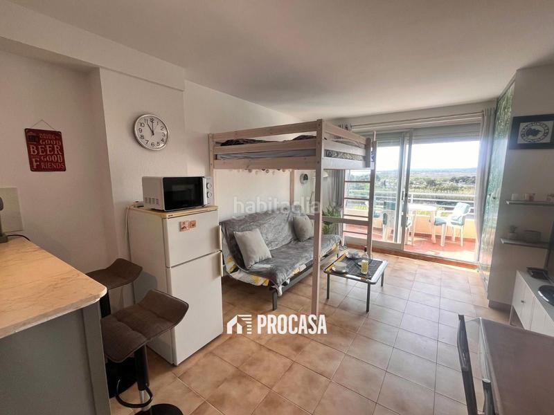Foto a68c7618-7f8a-49a1-98f8-a03499e9b29b. Piso acogedor estudio con terraza privada y vistas panorámicas al mar en Empuriabrava