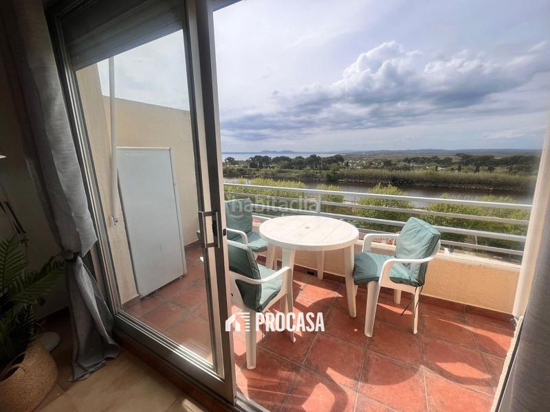 Foto ddc88703-270e-42ef-bfe3-05084ff9d875. Piso acogedor estudio con terraza privada y vistas panorámicas al mar en Empuriabrava