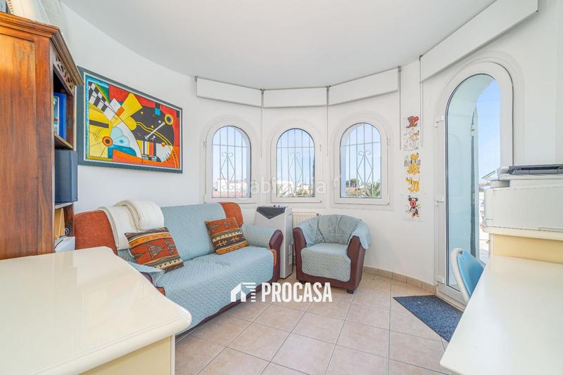 Foto 033a7fd9-40af-489b-a995-be697ae91c41. Chalet villa de lujo con amarre privado y piscina tu refugio mediterráneo! en Empuriabrava