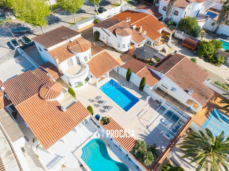 Foto 2f4d70a7-4eee-4d74-9282-df10ed8dc4be. Chalet villa de lujo con amarre privado y piscina tu refugio mediterráneo! en Empuriabrava