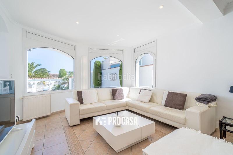 Foto 38506c9c-4a4a-4c7b-841a-dc949411922a. Chalet villa de lujo con amarre privado y piscina tu refugio mediterráneo! en Empuriabrava