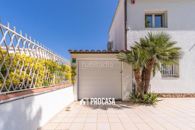 Foto 39668bec-4ee3-4b3a-9ffc-4f02ad01eb5a. Chalet villa de lujo con amarre privado y piscina tu refugio mediterráneo! en Empuriabrava