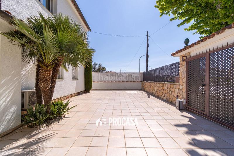 Foto 46b621d9-56e3-44f9-adbf-aec1a67d9ed3. Chalet villa de lujo con amarre privado y piscina tu refugio mediterráneo! en Empuriabrava