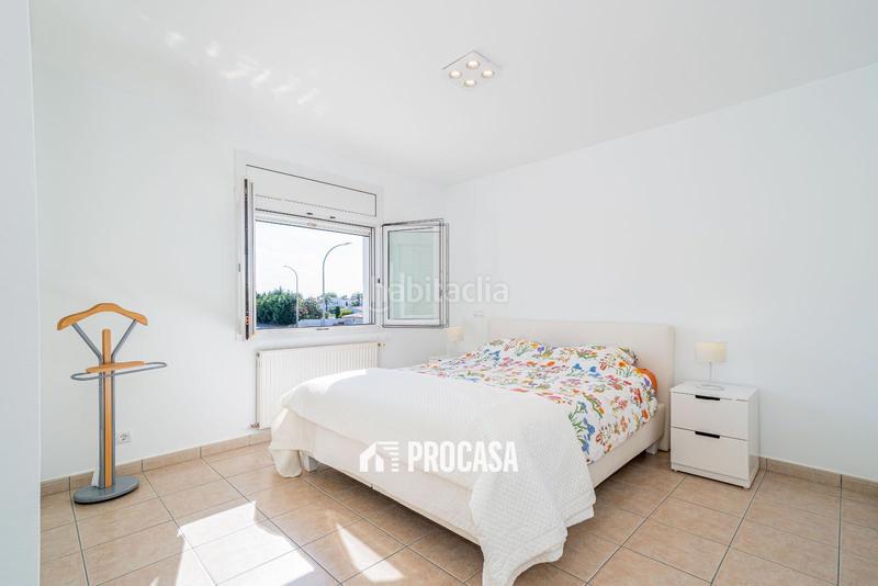 Foto 6f2e2873-64c9-4679-8ad0-798ca7c83324. Chalet villa de lujo con amarre privado y piscina tu refugio mediterráneo! en Empuriabrava