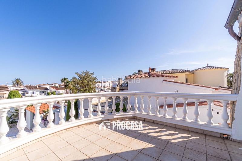 Foto 7b180b3e-c700-4f68-8ff5-5771b0dcc663. Chalet villa de lujo con amarre privado y piscina tu refugio mediterráneo! en Empuriabrava