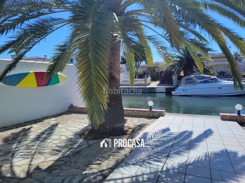 Foto 90b91790-7332-48c2-9e13-05e0da09852c. Chalet villa de lujo con amarre privado y piscina tu refugio mediterráneo! en Empuriabrava