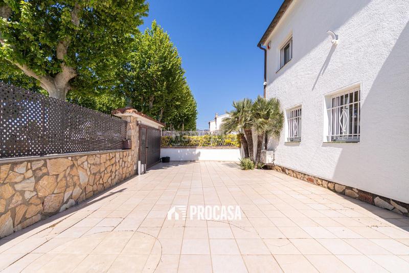 Foto 9358438a-bad9-4d4f-bd47-332cdcf42a19. Chalet villa de lujo con amarre privado y piscina tu refugio mediterráneo! en Empuriabrava