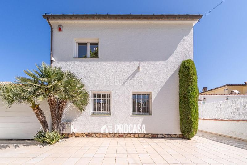 Foto a4936e32-d476-4d22-adf0-eefcf6ffc1d9. Chalet villa de lujo con amarre privado y piscina tu refugio mediterráneo! en Empuriabrava