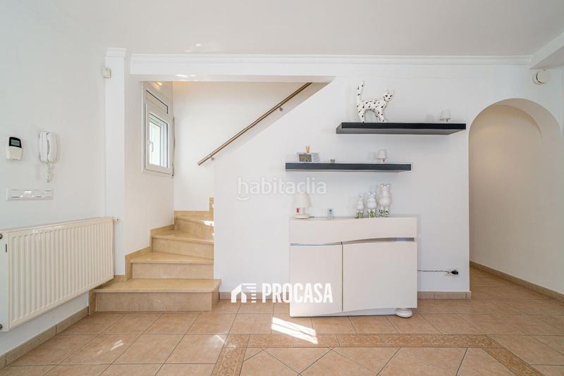 Foto b9b90aa2-e916-40a0-8a65-1d84fbbbb45c. Chalet villa de lujo con amarre privado y piscina tu refugio mediterráneo! en Empuriabrava