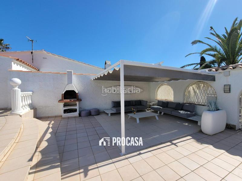 Foto c3ebfe44-e96c-418f-8da2-e3ca7a36a53c. Chalet villa de lujo con amarre privado y piscina tu refugio mediterráneo! en Empuriabrava