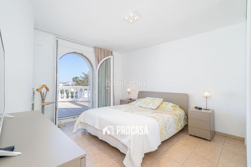 Foto d77e4f77-704a-4049-8f7f-318b6faa5d47. Chalet villa de lujo con amarre privado y piscina tu refugio mediterráneo! en Empuriabrava