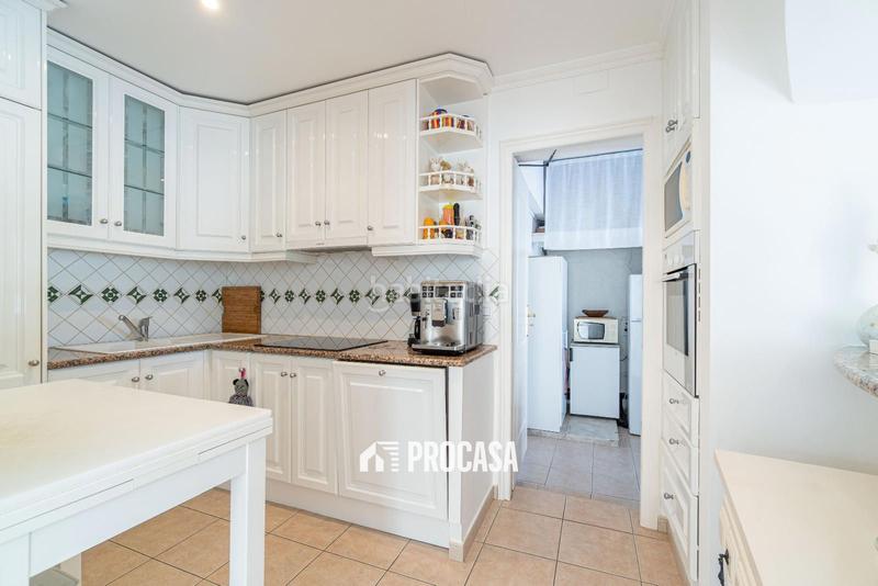 Foto dd9f4617-cc1a-4138-b9ca-f89f08c3c6a4. Chalet villa de lujo con amarre privado y piscina tu refugio mediterráneo! en Empuriabrava