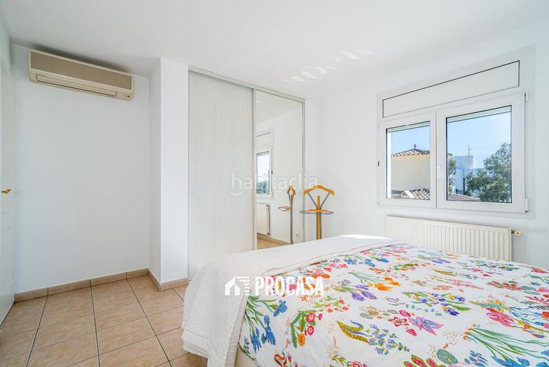 Foto df7d36f8-f6fa-4192-a1aa-166c637f6ba2. Chalet villa de lujo con amarre privado y piscina tu refugio mediterráneo! en Empuriabrava