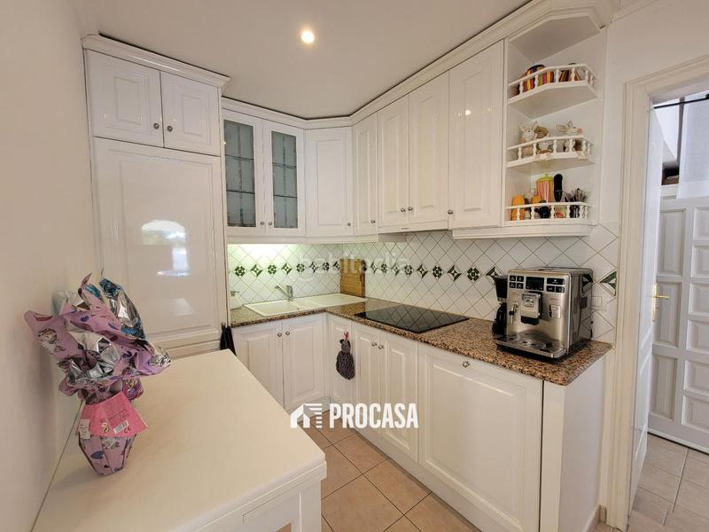 Foto e3e9b323-65dc-4dce-a3fd-e296b7774de9. Chalet villa de lujo con amarre privado y piscina tu refugio mediterráneo! en Empuriabrava