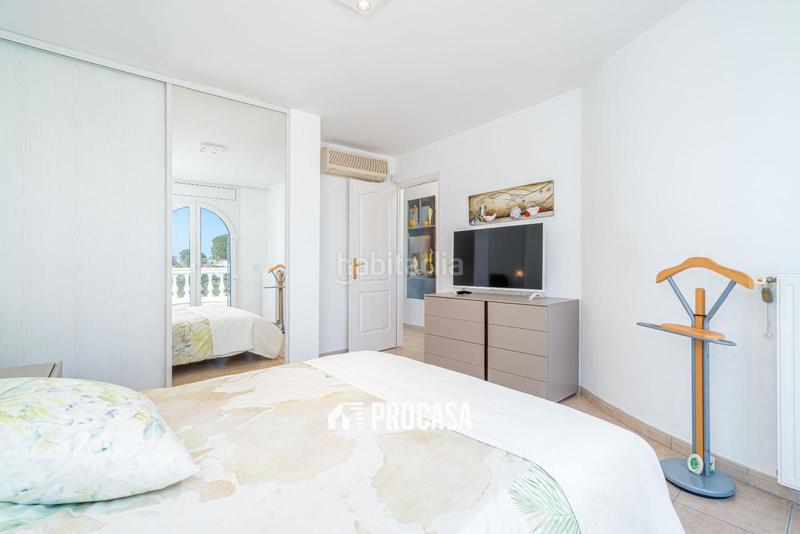 Foto fe2925c6-8ee8-4d95-b996-5d056b9e07a6. Chalet villa de lujo con amarre privado y piscina tu refugio mediterráneo! en Empuriabrava