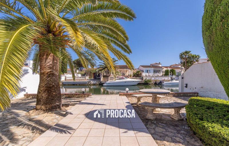 Foto 4a7d6183-2453-424c-9549-840373e774c6. Xalet amb calefacció aparcament piscina a Tordera - Fluvià - Llobregat Empuriabrava