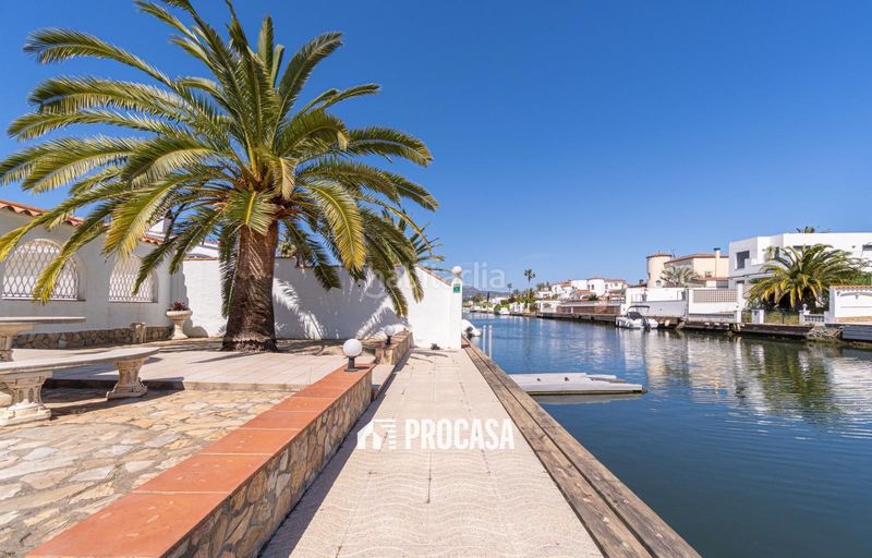 Foto f29d4894-fa2c-414b-a57b-882027575c20. Xalet amb calefacció aparcament piscina a Tordera - Fluvià - Llobregat Empuriabrava