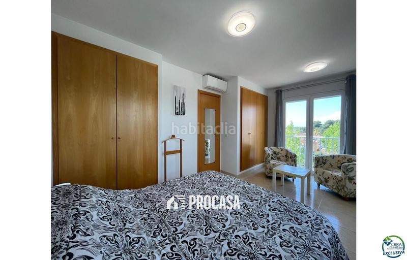 Foto 2ab271d6-8640-4e08-a2b4-e03c68c1fa97. Piso ático en venta 2 habitaciones gran terraza y parking subterráneo en Empuriabrava
