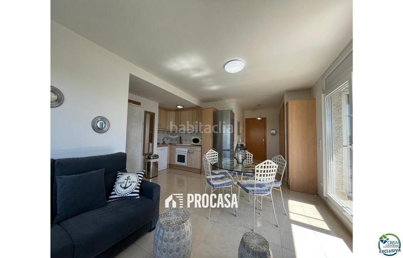 Foto f4f211ea-3b0a-43e8-9fff-e0dbbb76db03. Piso ático en venta 2 habitaciones gran terraza y parking subterráneo en Empuriabrava