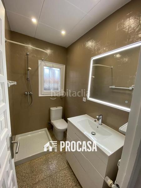 Foto 612e094b-9a37-497d-a24c-3df5623c6094. Chalet casa al canal ancho, amarre 24 m, 1079m2 de terreno en Empuriabrava