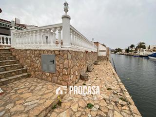 Xalet  Segre. Casa al canal ancho, amarre 24 m, 1079m2 de terreno
