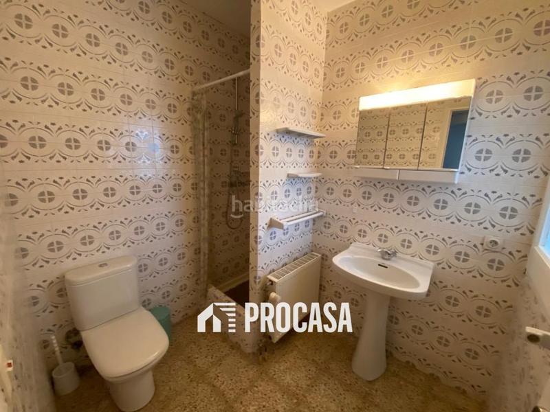 Foto a78767f9-09cd-4776-9965-02cc8fc70323. Chalet casa al canal ancho, amarre 24 m, 1079m2 de terreno en Empuriabrava