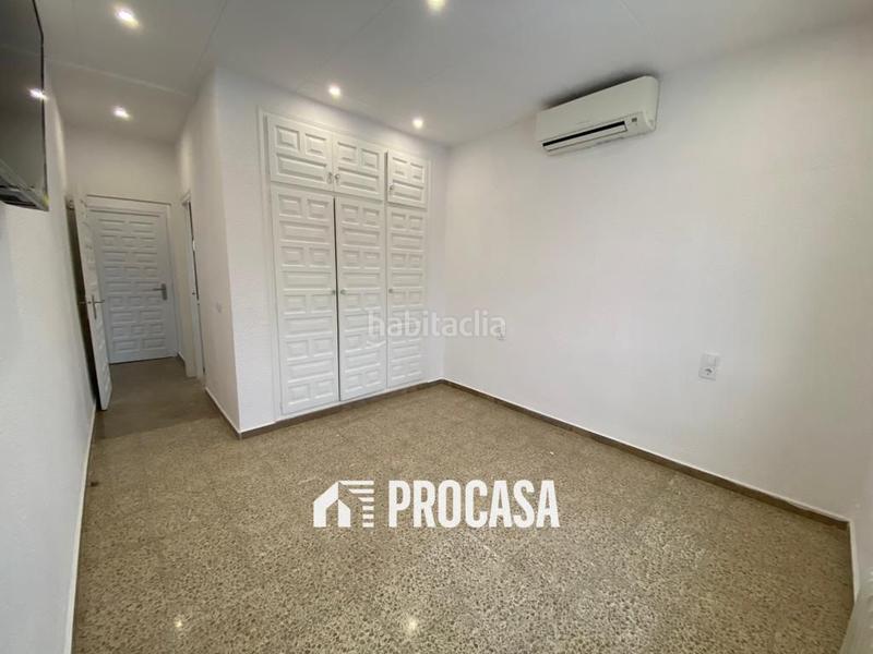 Foto b8dba37a-e199-42a5-ba01-769e54f41114. Chalet casa al canal ancho, amarre 24 m, 1079m2 de terreno en Empuriabrava