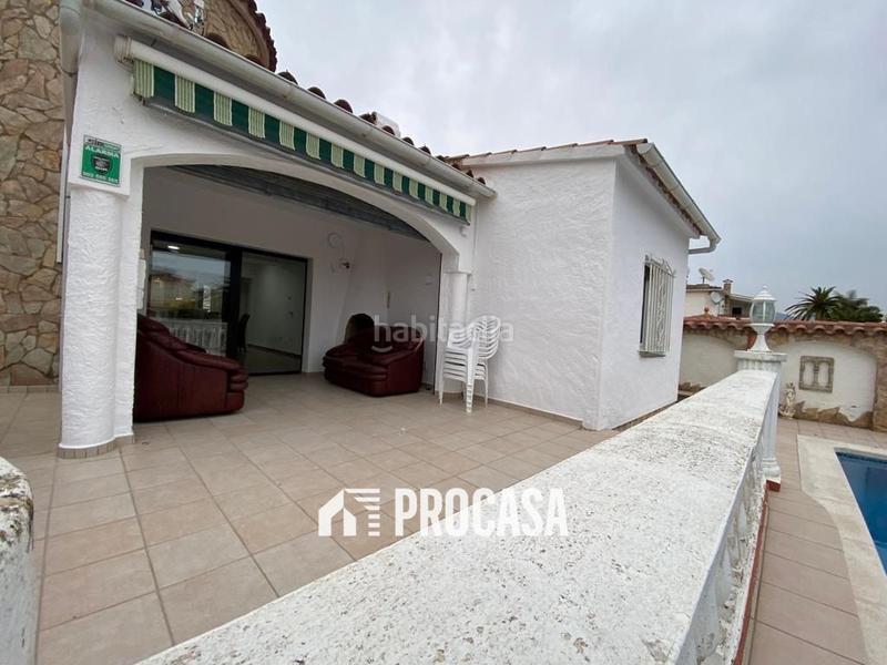 Foto be30b4a6-ab22-425c-998d-42ece0d3f2e2. Chalet casa al canal ancho, amarre 24 m, 1079m2 de terreno en Empuriabrava
