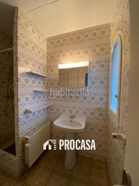 Foto efd1bb0f-896e-46aa-8267-2c866cded3d6. Chalet casa al canal ancho, amarre 24 m, 1079m2 de terreno en Empuriabrava