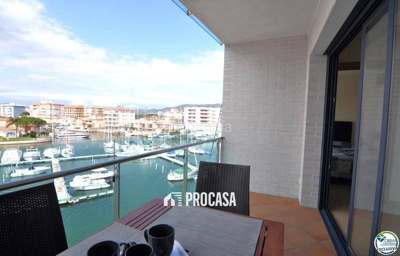 Foto 00a44a5b-5dd9-47f8-a74a-657e7f365087. Piso encantador apartamento con licencia turística y vistas al canal en Roses